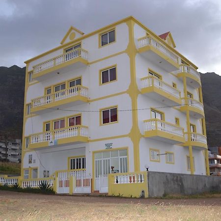 Residencial Trilhas & Montanhas Bed and Breakfast Ponta Do Sol Buitenkant foto